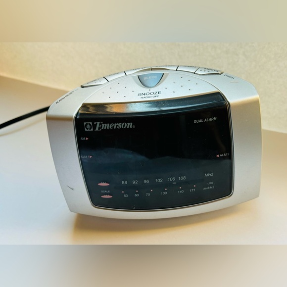 Emerson Dual Alarm Clock Radio Digital CK5050‎ Tested Works - Picture 1 of 10